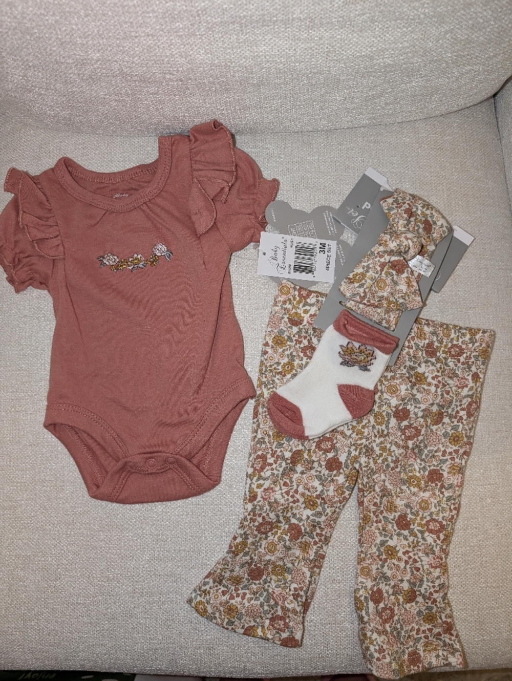 Rust Bodysuit, Floral Pants, Headband & Socks Infant Set